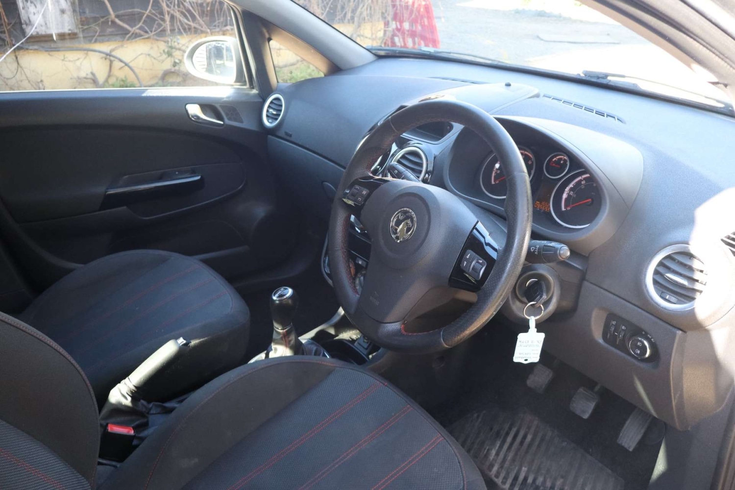 Used Vauxhall Corsa 2012 for sale - 77976967: Photo 4