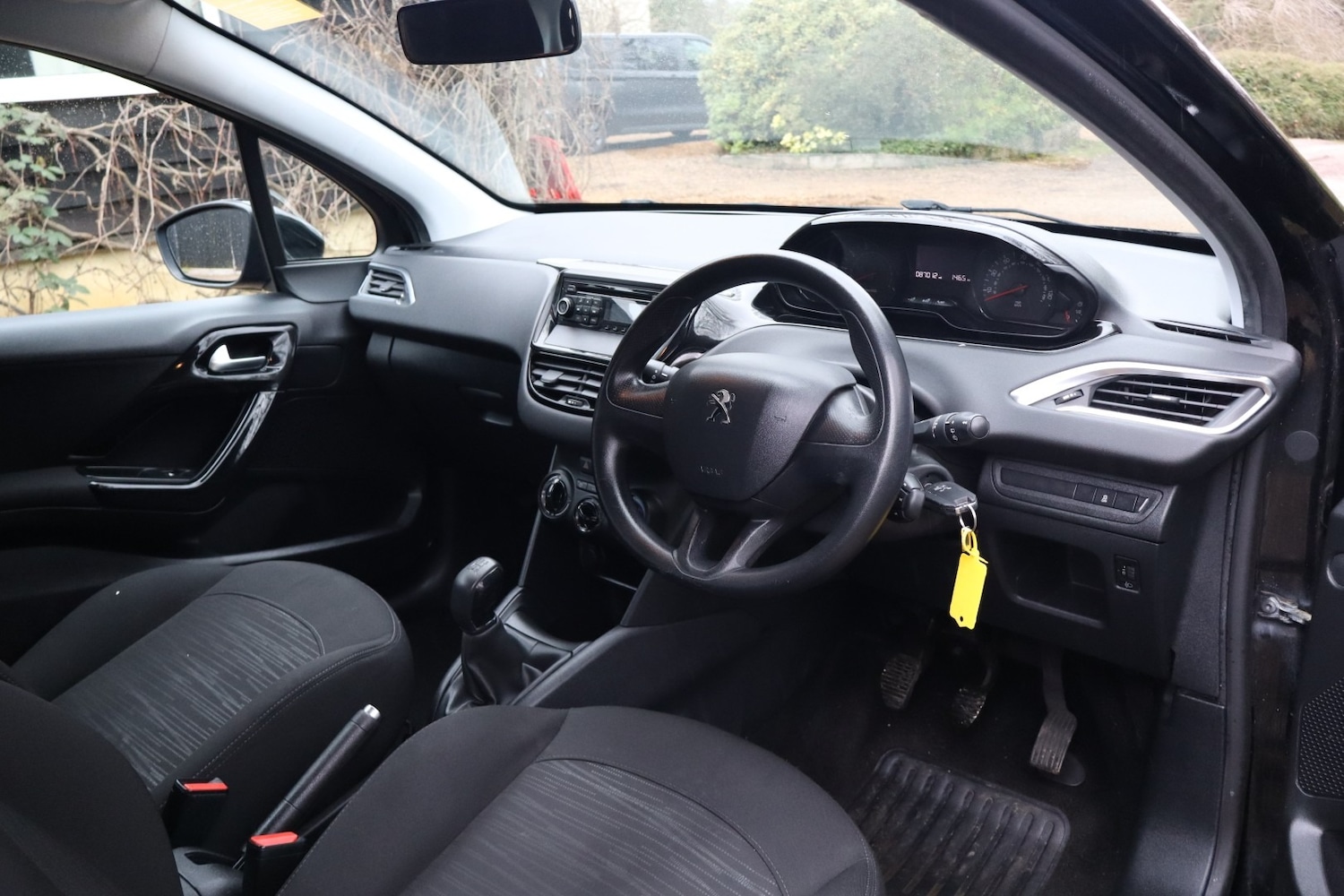 Used Peugeot 208 2012 for sale - 77530630: Photo 4