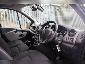 Used Renault Trafic 2018 for sale - 77910137: Photo