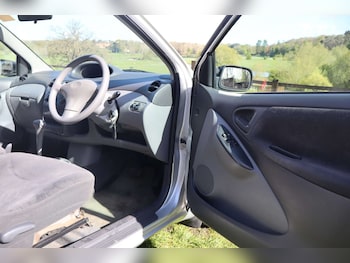 Used Toyota Yaris 2003 for sale - 78297256: Photo