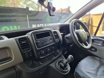 Used Renault Trafic 2017 for sale - 79597600: Photo