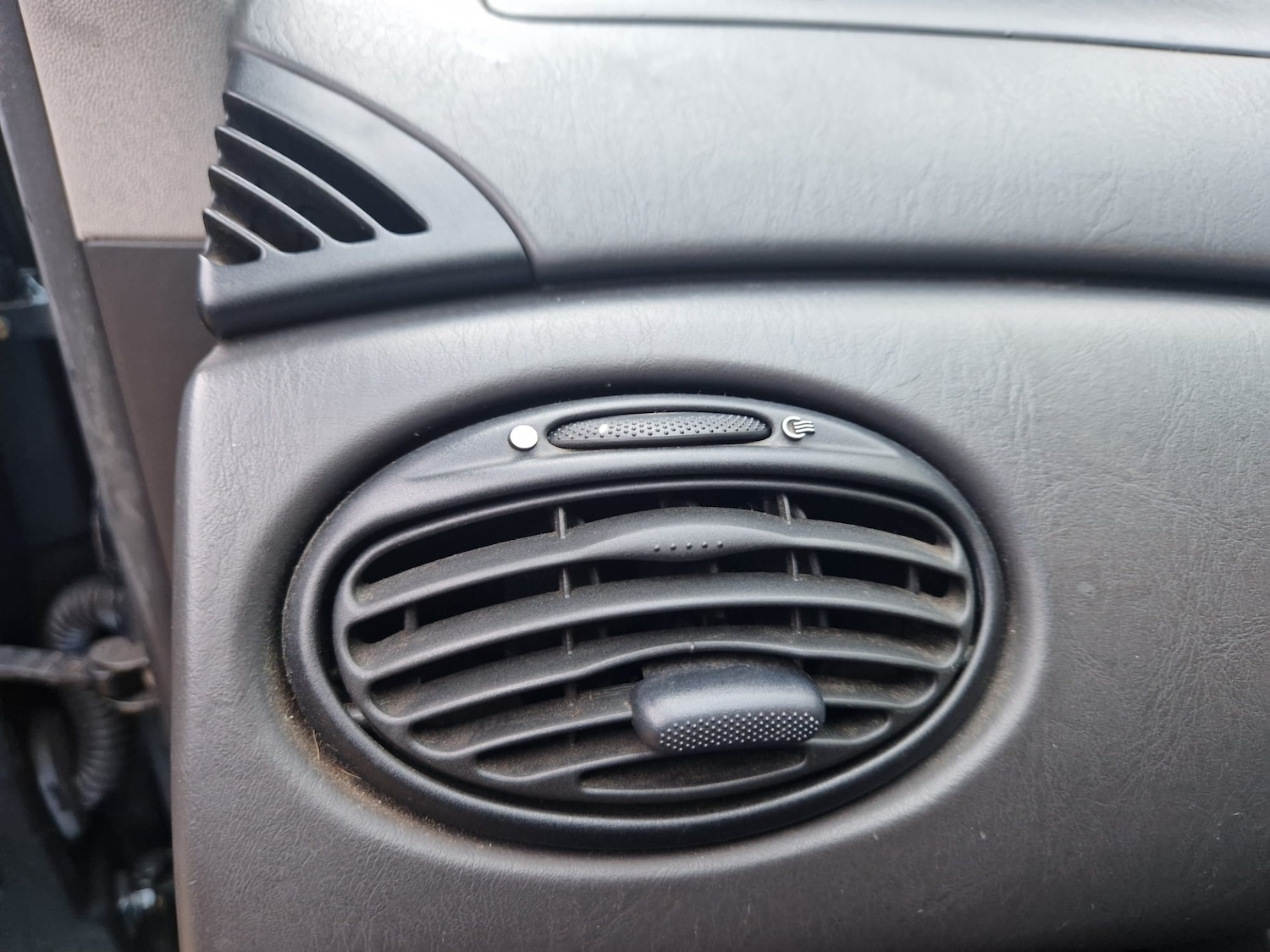 Used Ford Focus 2003 for sale - 76920070: Photo 30