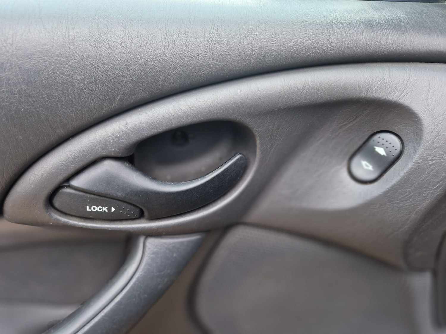 Used Ford Focus 2003 for sale - 76920070: Photo 37