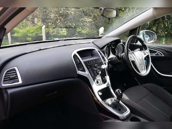 Used Vauxhall Astra 2011 for sale - 77910138: Photo