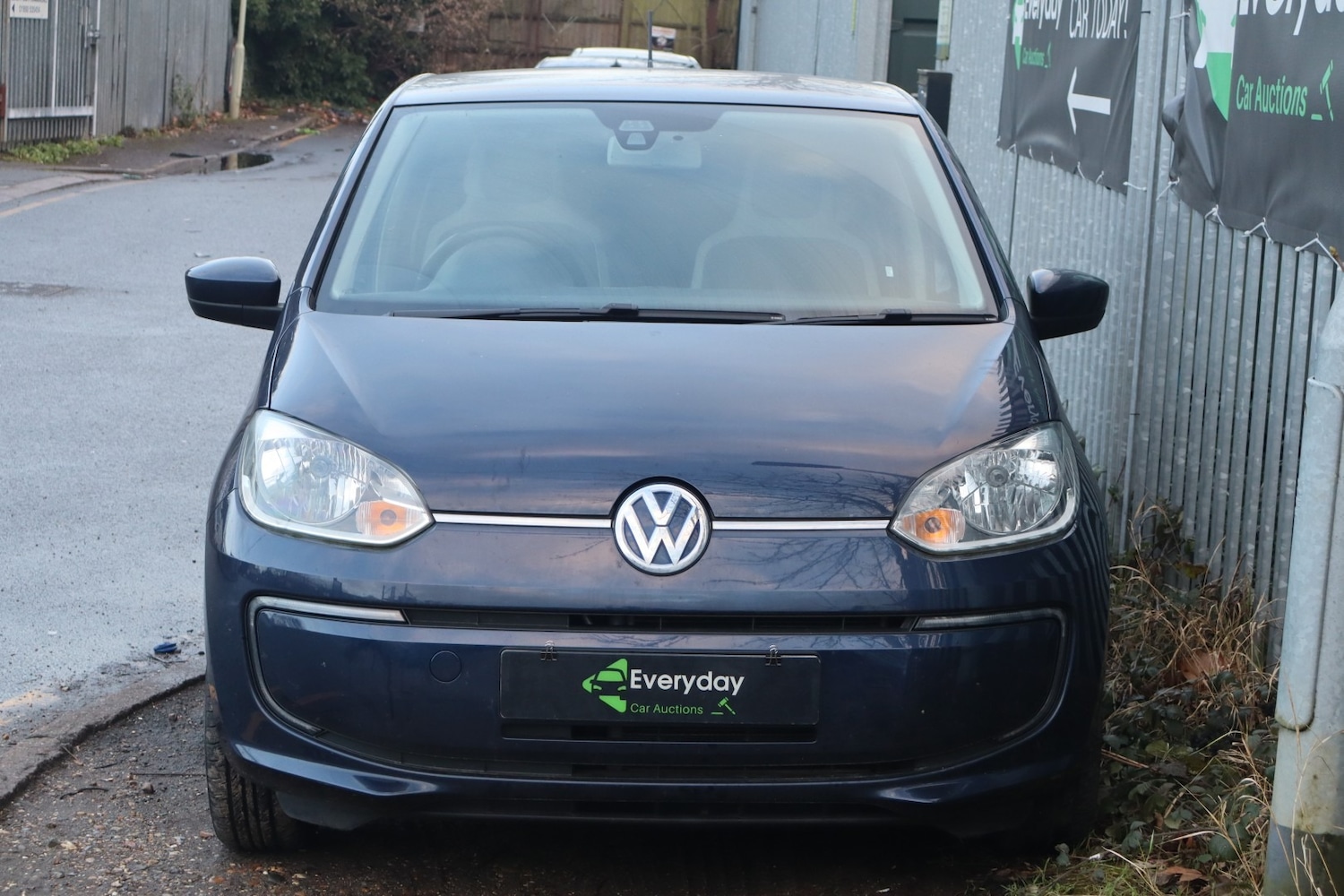 Used Volkswagen up! 2013 for sale - 77170623: Photo 2