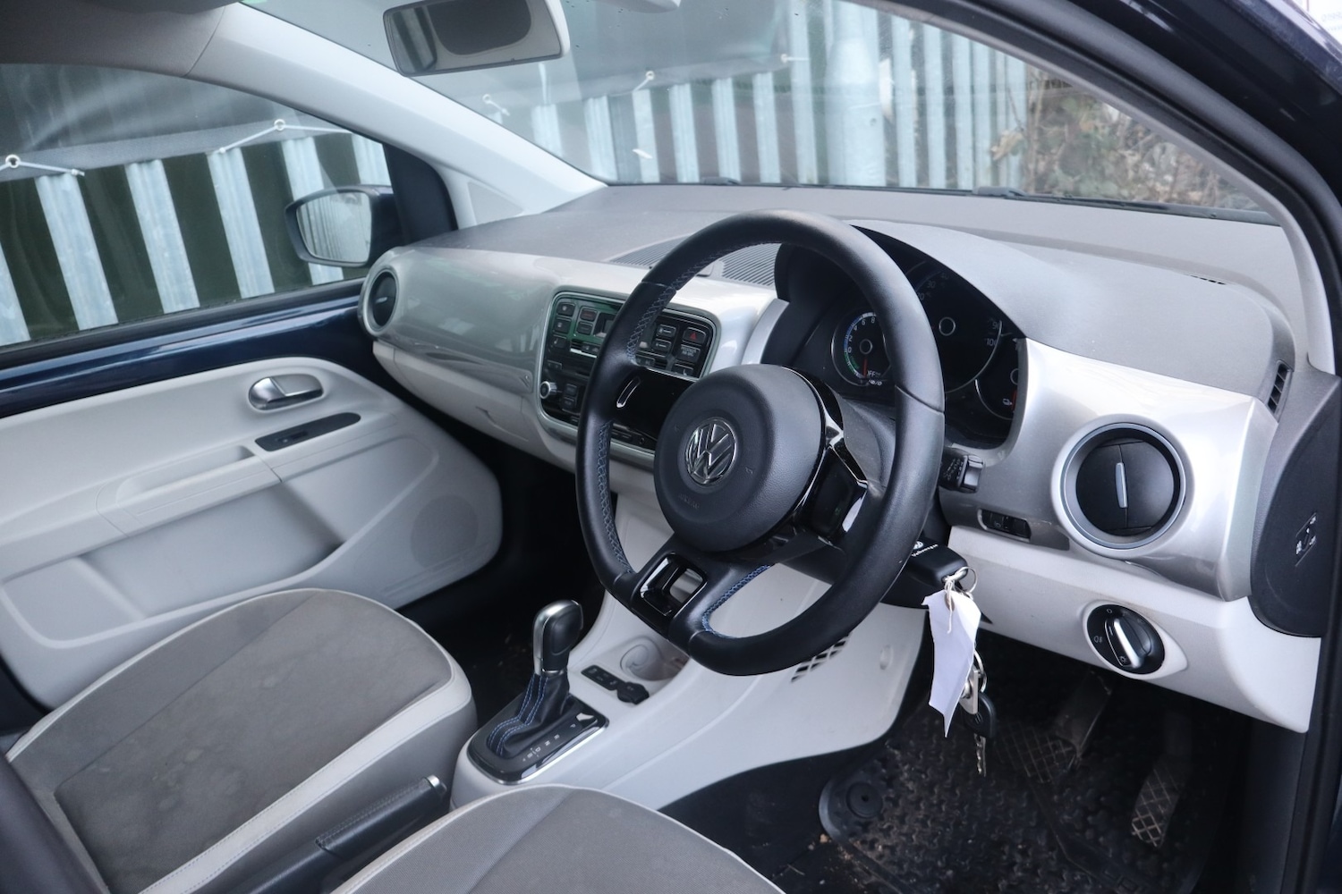 Used Volkswagen up! 2013 for sale - 77170623: Photo 3