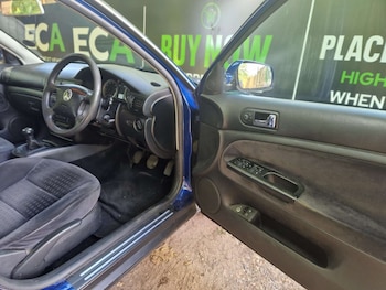 Used Volkswagen Passat 2002 for sale - 78928984: Photo