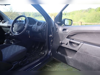 Used Ford Fiesta 2004 for sale - 78426667: Photo