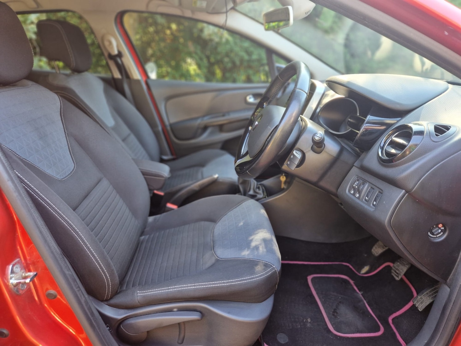 Used Renault Clio 2015 for sale - 76076302: Photo 10