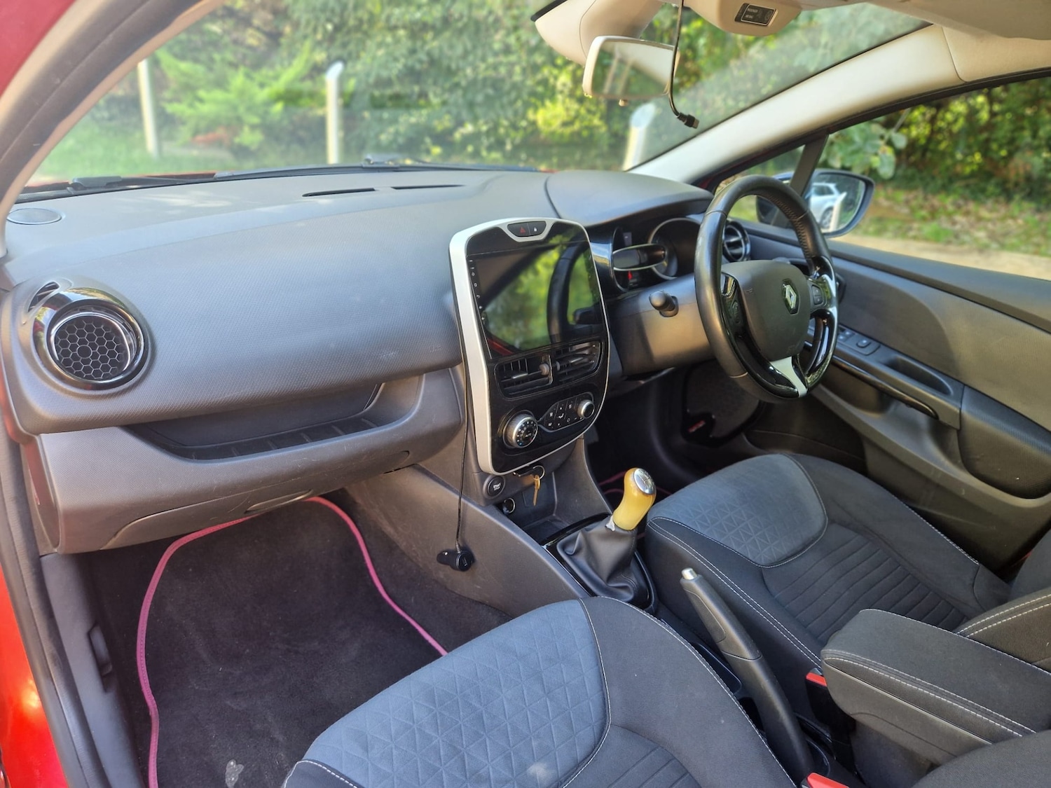 Used Renault Clio 2015 for sale - 76076302: Photo 11
