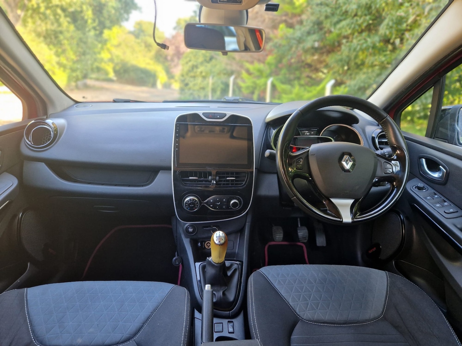 Used Renault Clio 2015 for sale - 76076302: Photo 12