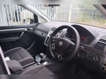 Used Volkswagen Touran 2022 for sale - 78400779: Photo