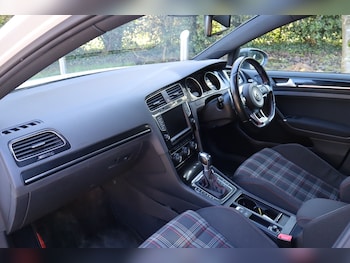 Used Volkswagen Golf 2014 for sale - 77555629: Photo