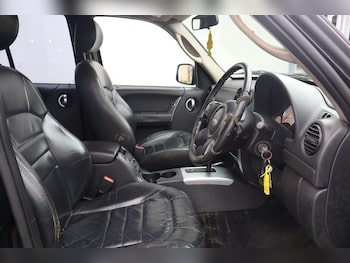 Used Jeep Cherokee 2004 for sale - 77650095: Photo