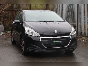 Used Peugeot 208 2017 for sale - 77208612: Photo