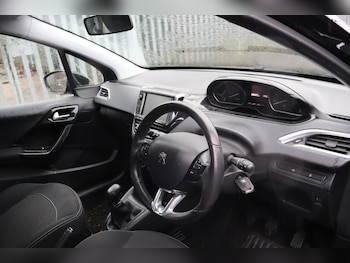 Used Peugeot 208 2017 for sale - 77208612: Photo