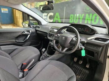 Used Peugeot 208 2014 for sale - 79537902: Photo