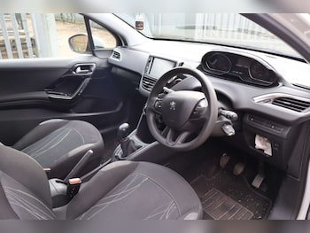 Used Peugeot 208 2015 for sale - 78083370: Photo