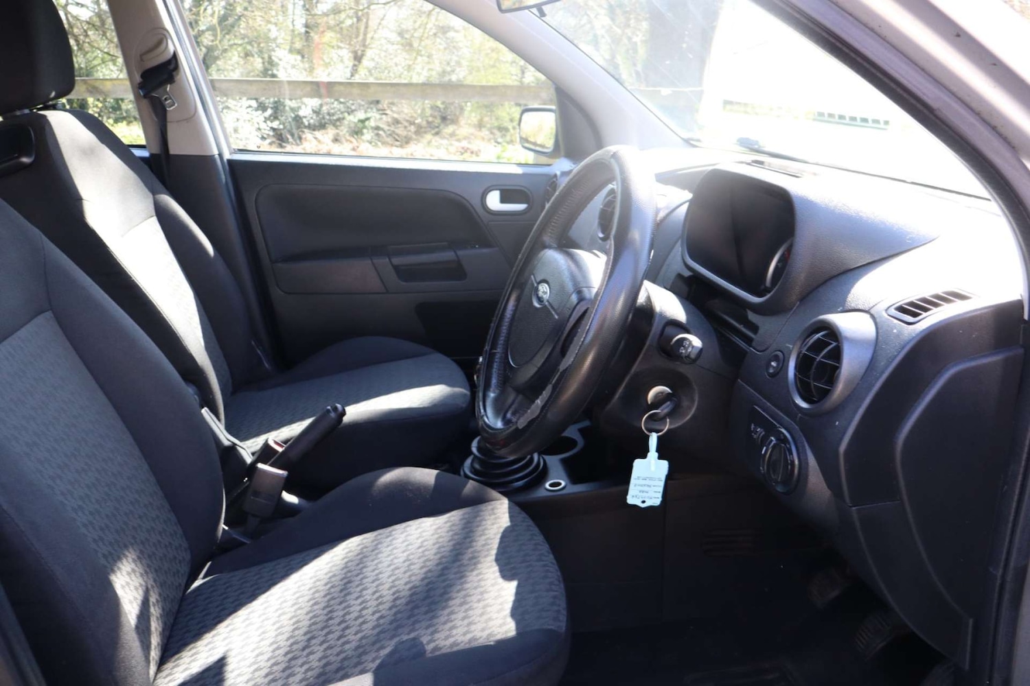 Used Ford Fusion 2004 for sale - 78026349: Photo 19