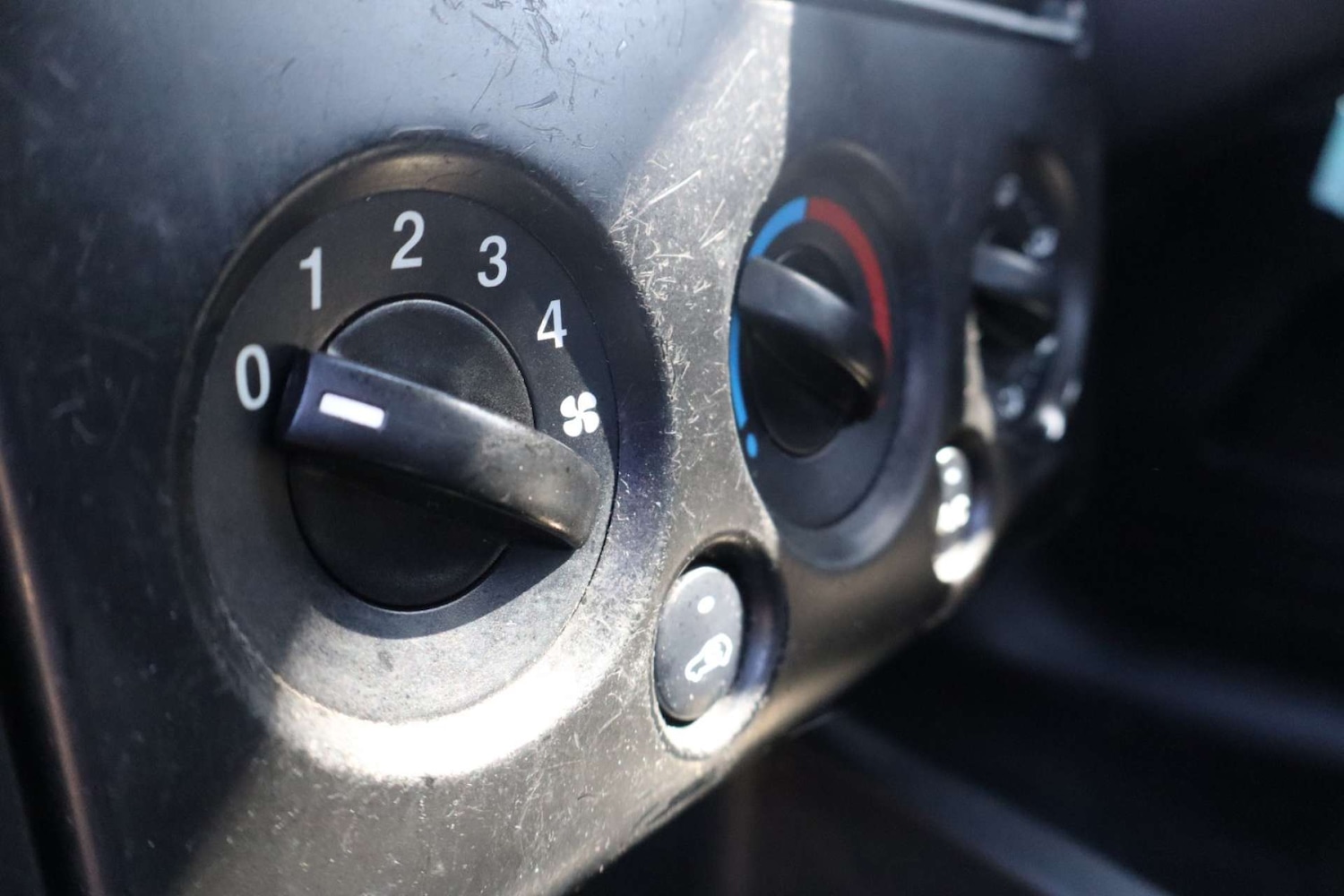 Used Ford Fusion 2004 for sale - 78026349: Photo 24