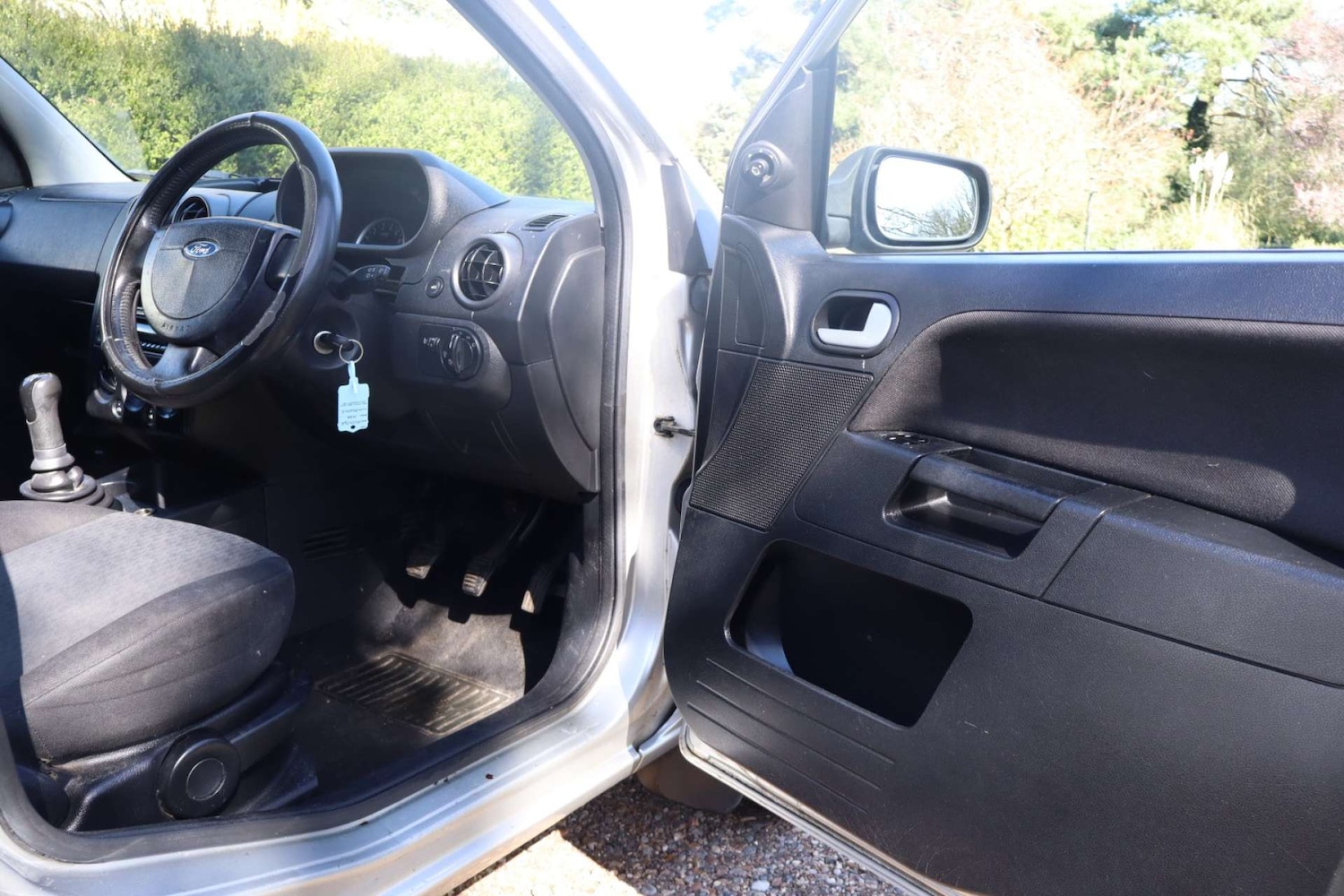 Used Ford Fusion 2004 for sale - 78026349: Photo 4