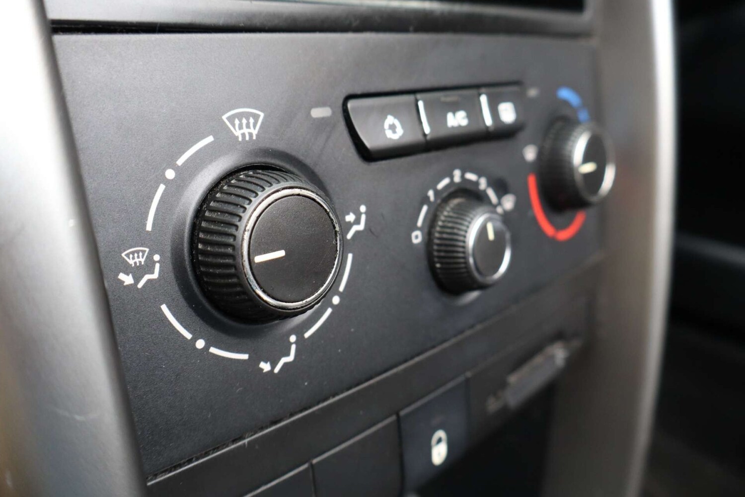 Used Peugeot 207 2010 for sale - 77917726: Photo 35