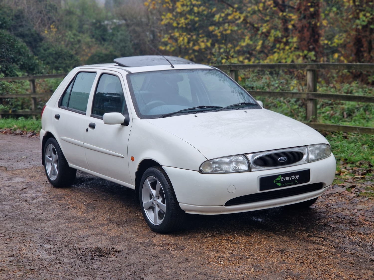 Used Ford Fiesta 1998 for sale - 76662467: Photo 1