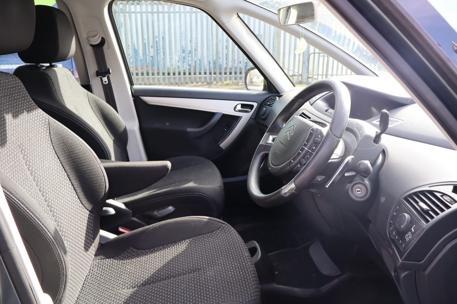 Used Citroen C4 Picasso 2010 for sale - 77830015: Photo 7