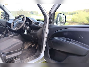 Used Vauxhall Combo 2017 for sale - 78324681: Photo
