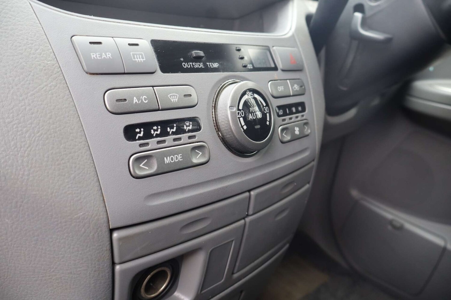 Used Toyota Voxy 2019 for sale - 78097362: Photo 25