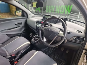 Used Chrysler Ypsilon 2014 for sale - 78806628: Photo