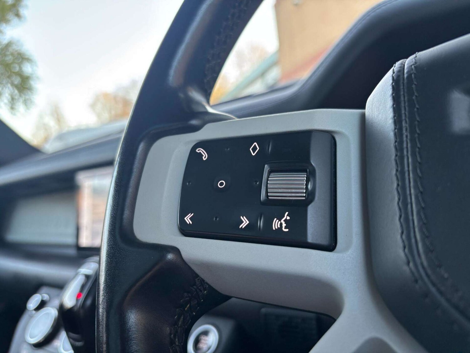 Used Land Rover Defender 110 2021 for sale - 77901551: Photo 43