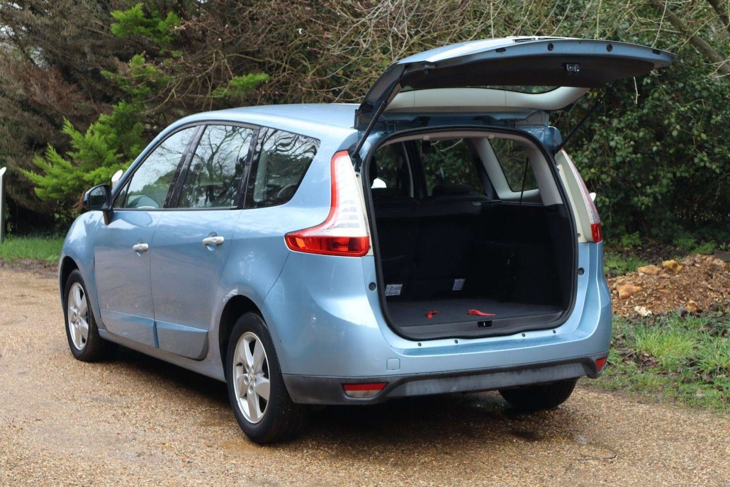 Used Renault Grand Scenic 2010 for sale - 77910118: Photo 11