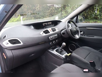 Used Renault Grand Scenic 2010 for sale - 77910118: Photo