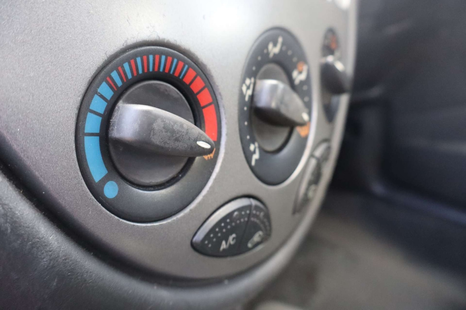 Used Ford Focus 2001 for sale - 78068128: Photo 28