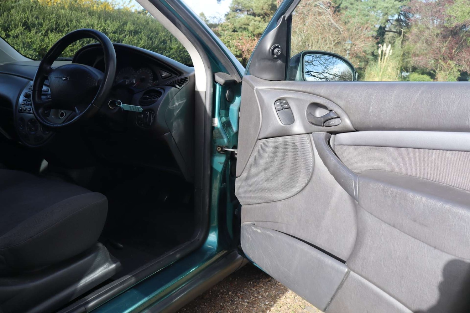 Used Ford Focus 2001 for sale - 78068128: Photo 36