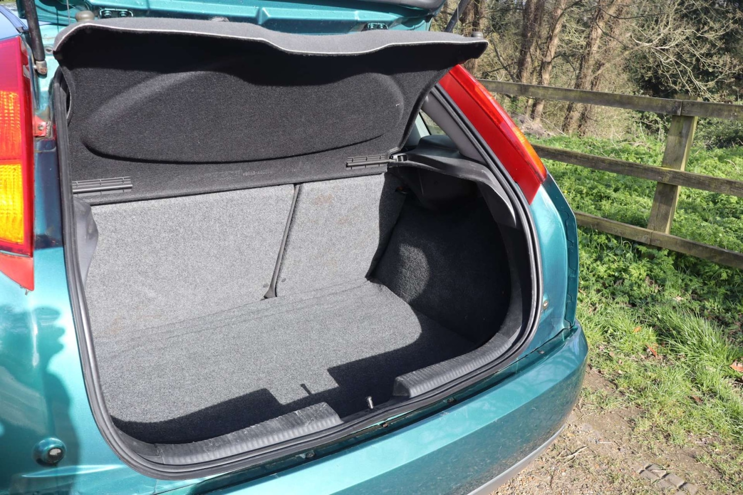 Used Ford Focus 2001 for sale - 78068128: Photo 47