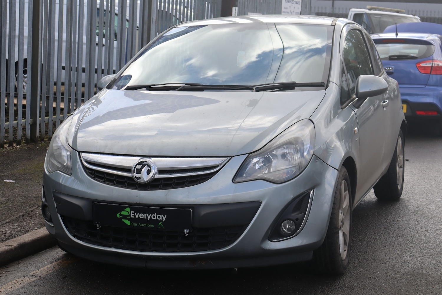 Used Vauxhall Corsa 2013 for sale - 77650249: Photo 2
