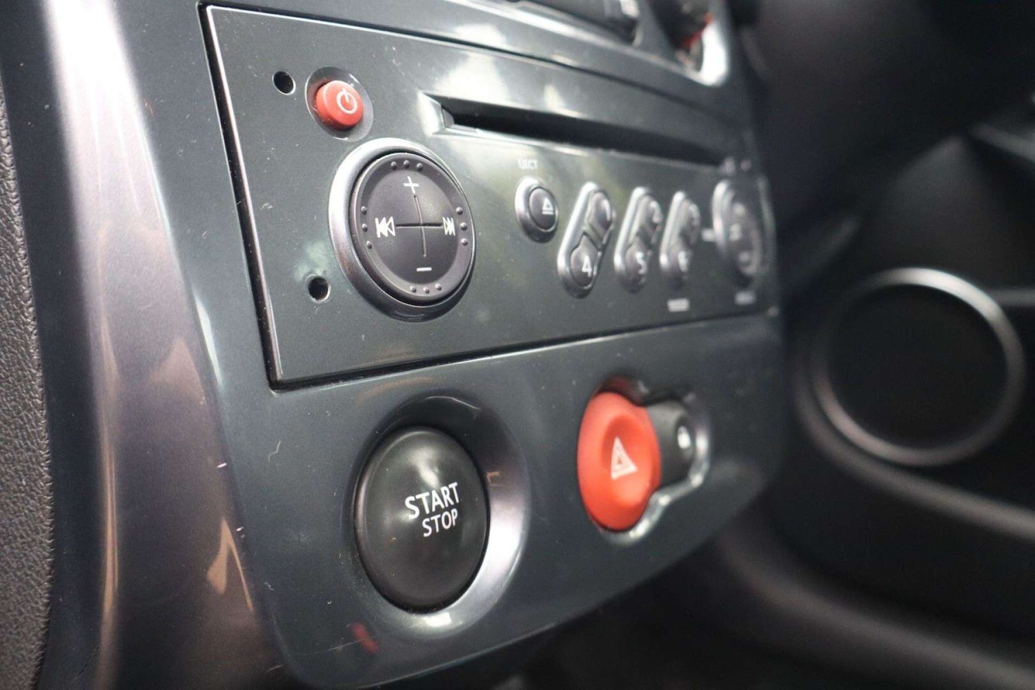 Used Renault Clio 2008 for sale - 77910121: Photo 23