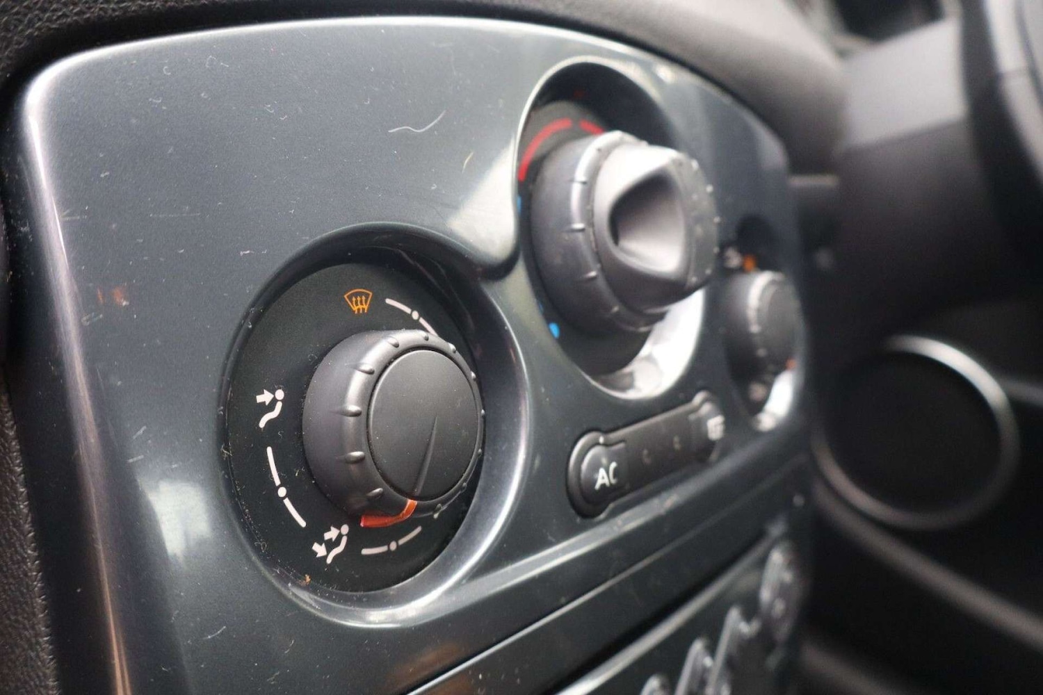 Used Renault Clio 2008 for sale - 77910121: Photo 24