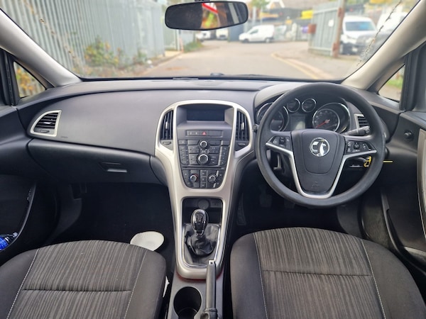 Used Vauxhall Astra 2011 for sale - 76287335: Photo 10
