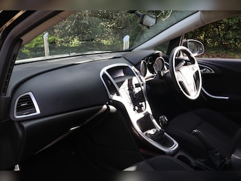 Used Vauxhall Astra 2013 for sale - 77650780: Photo