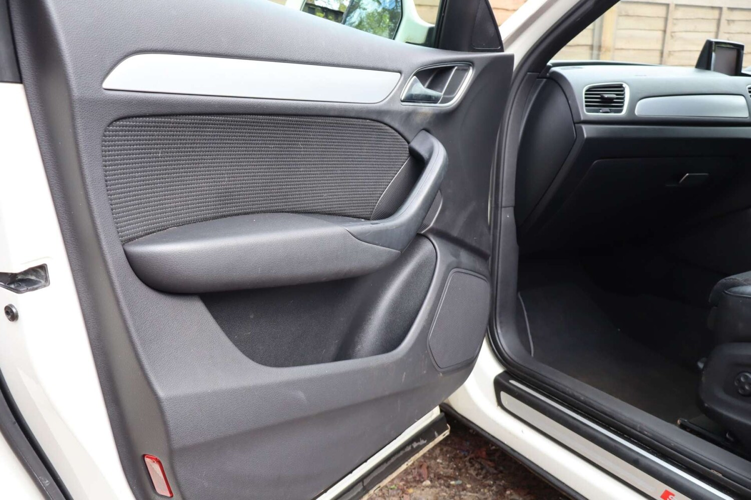 Used Audi Q3 2012 for sale - 78108339: Photo 30