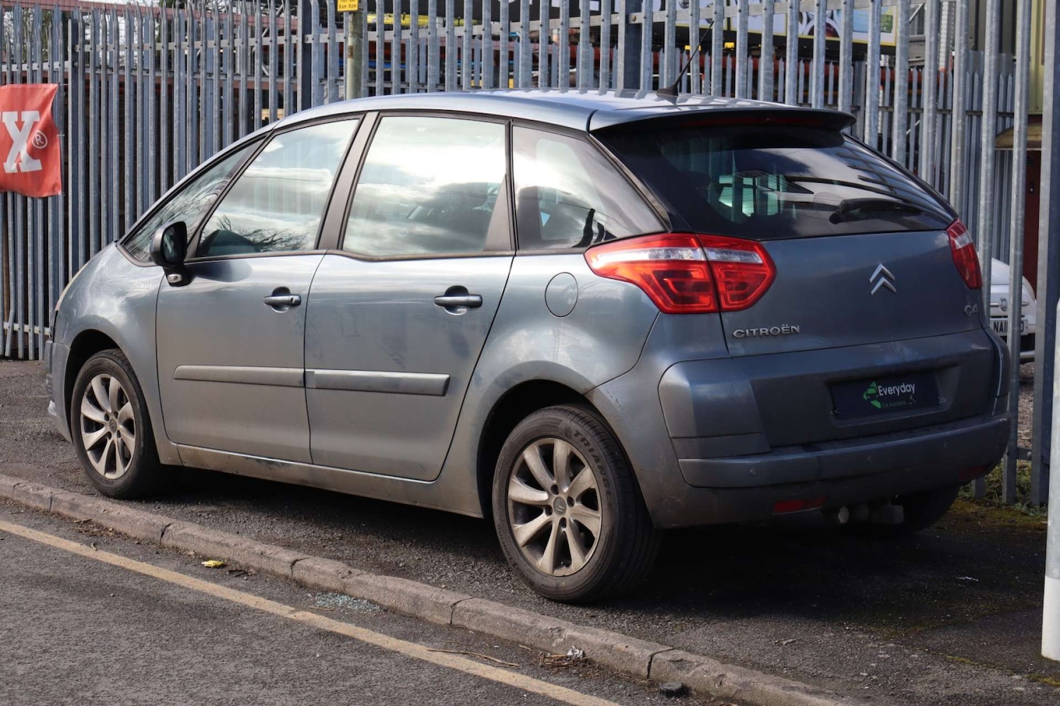 Used Citroen C4 Picasso 2010 for sale - 77916390: Photo 10