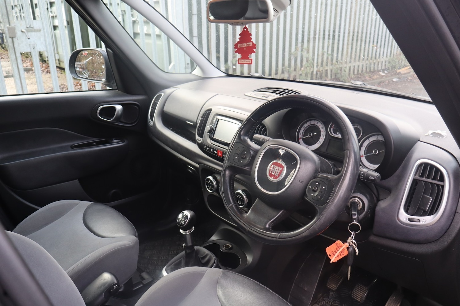 Used Fiat 500L 2013 for sale - 77124330: Photo 3