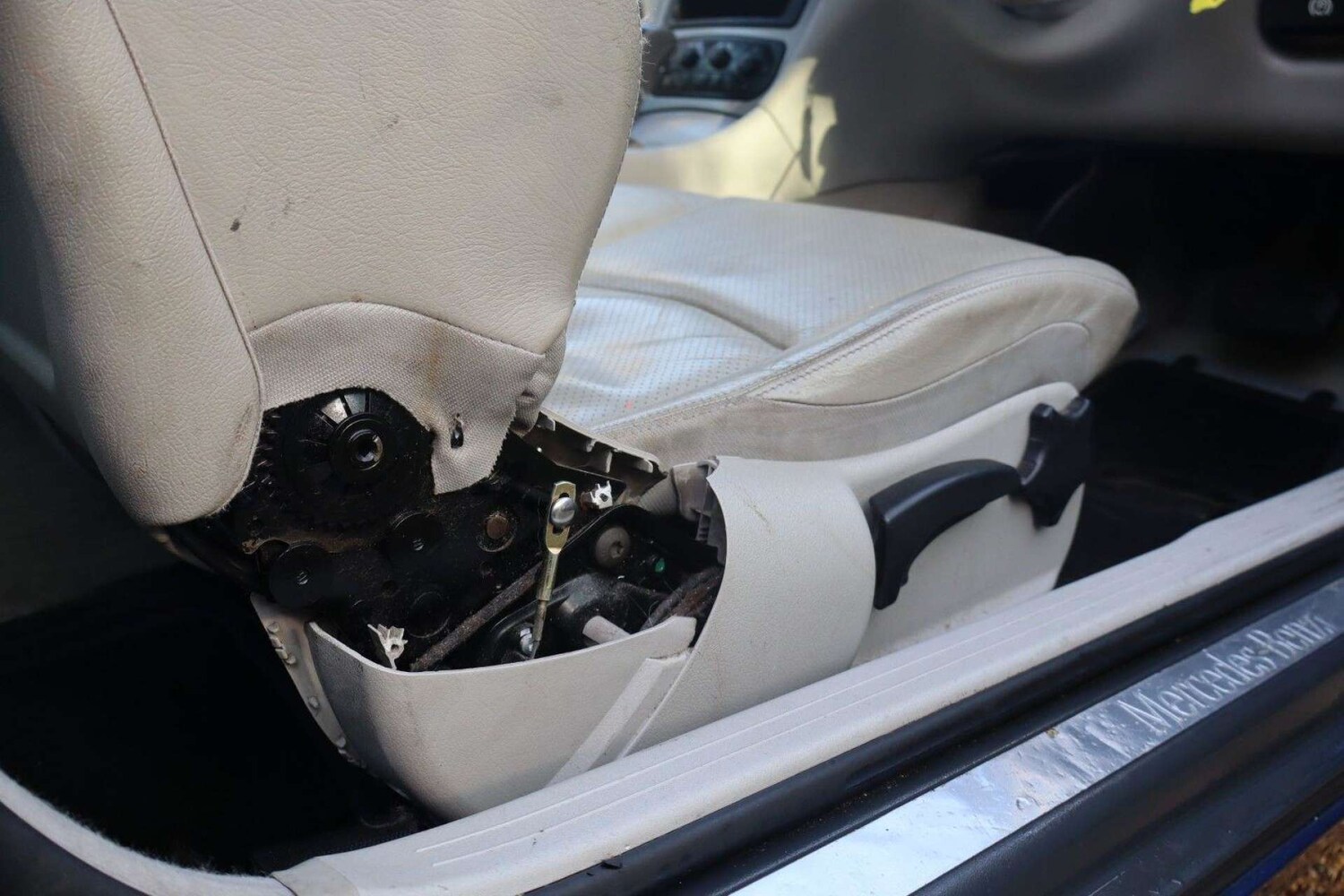 Used Mercedes-Benz C Class 2003 for sale - 77910129: Photo 17