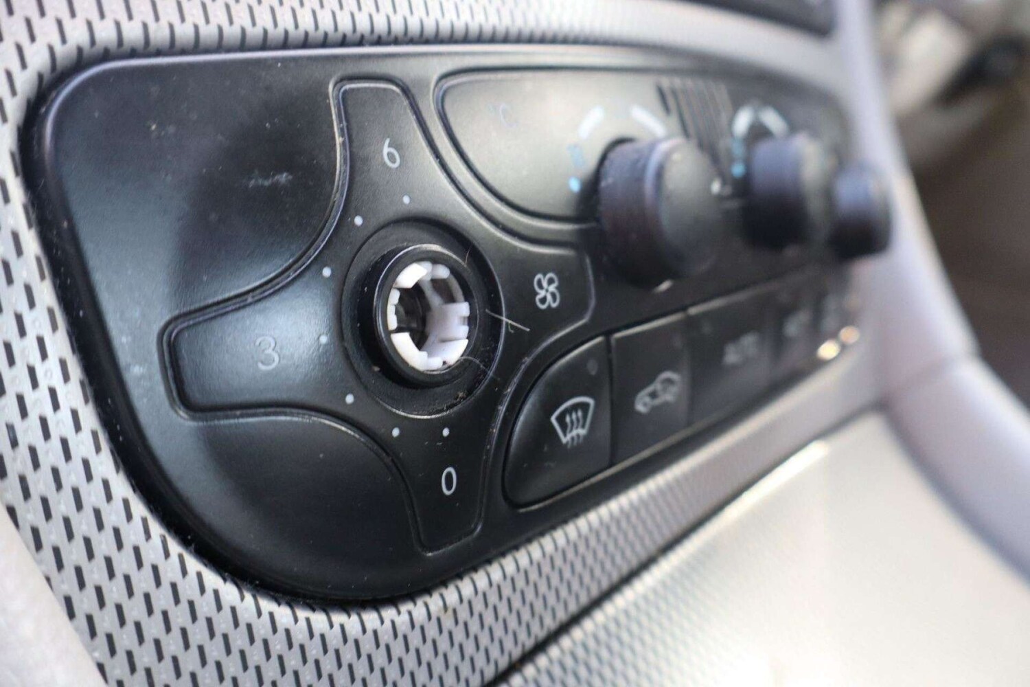 Used Mercedes-Benz C Class 2003 for sale - 77910129: Photo 22