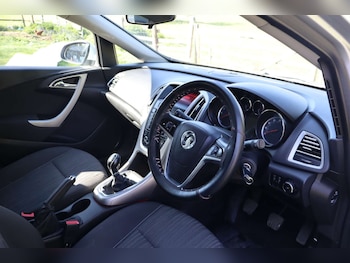 Used Vauxhall Astra 2010 for sale - 78412447: Photo