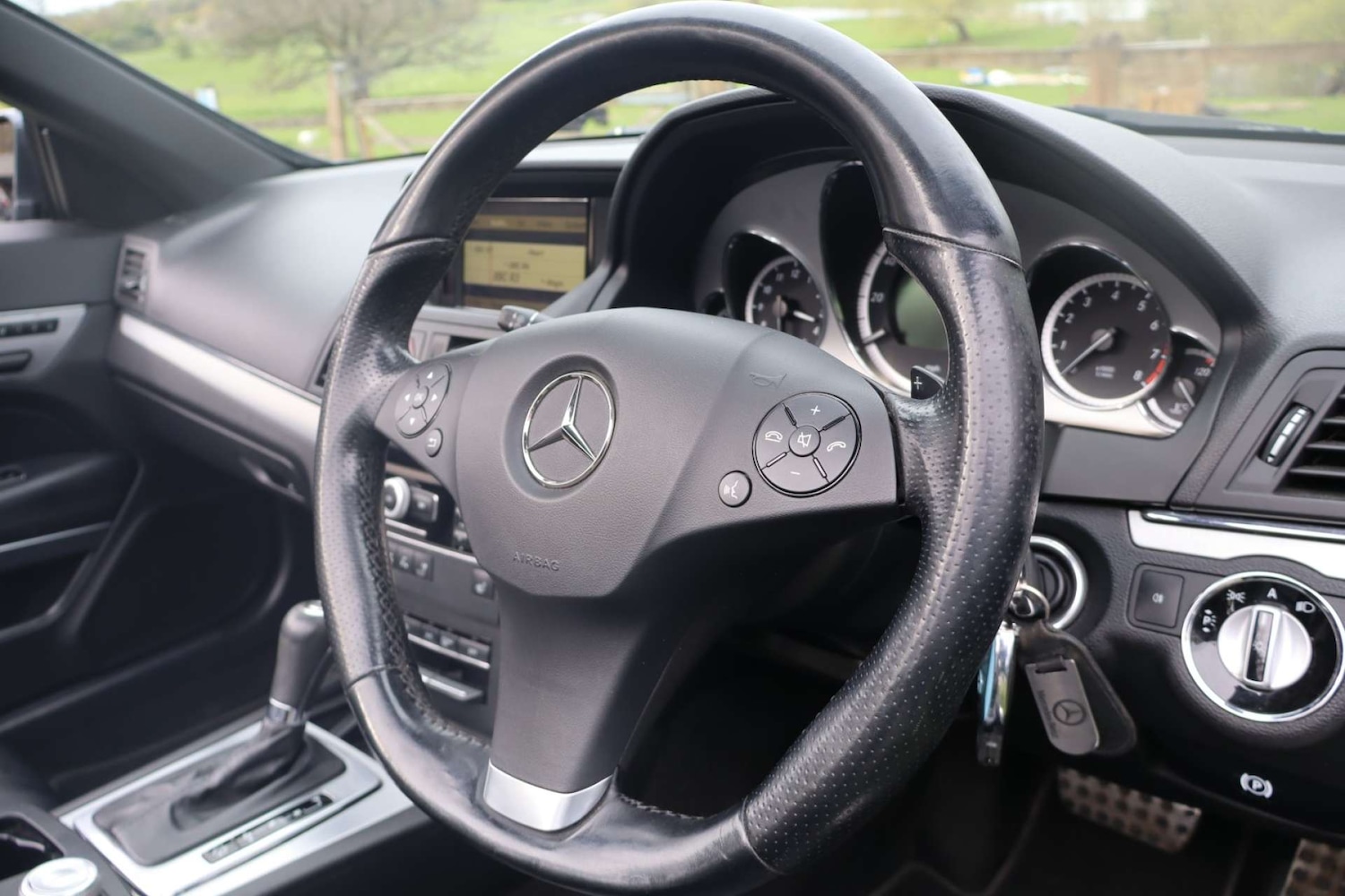 Used Mercedes-Benz E Class 2010 for sale - 78210400: Photo 33