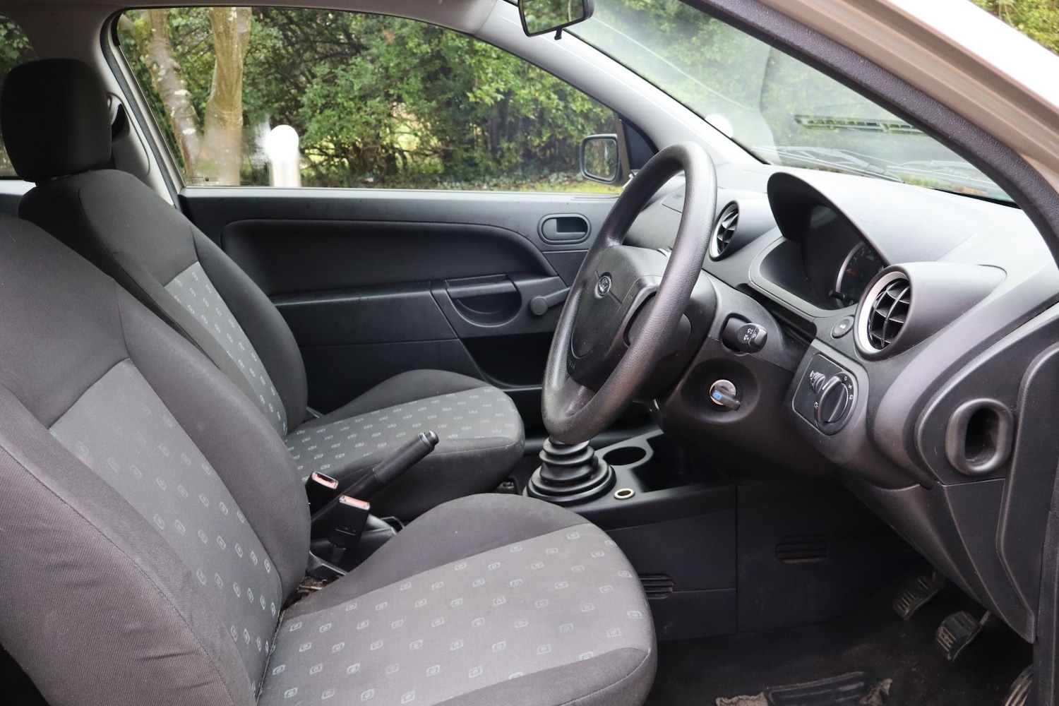 Used Ford Fiesta 2004 for sale - 77375860: Photo 14